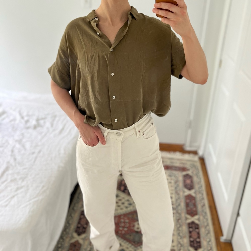 Clean Silk Short-Sleeve Square Shirt in Olive - copy
